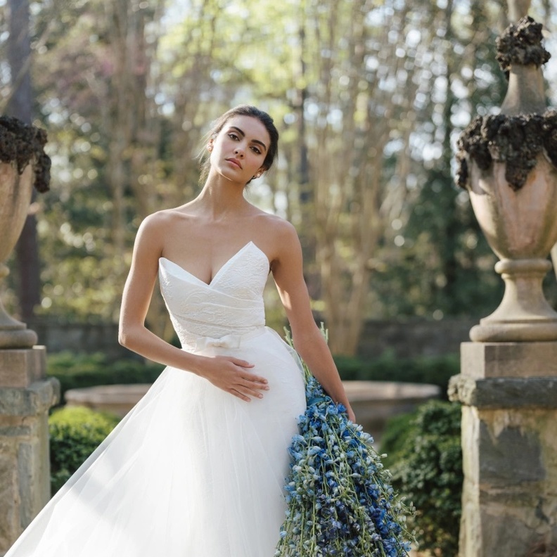 دليلكاملللعروس لاختيار فستان زفاف بقصةAline