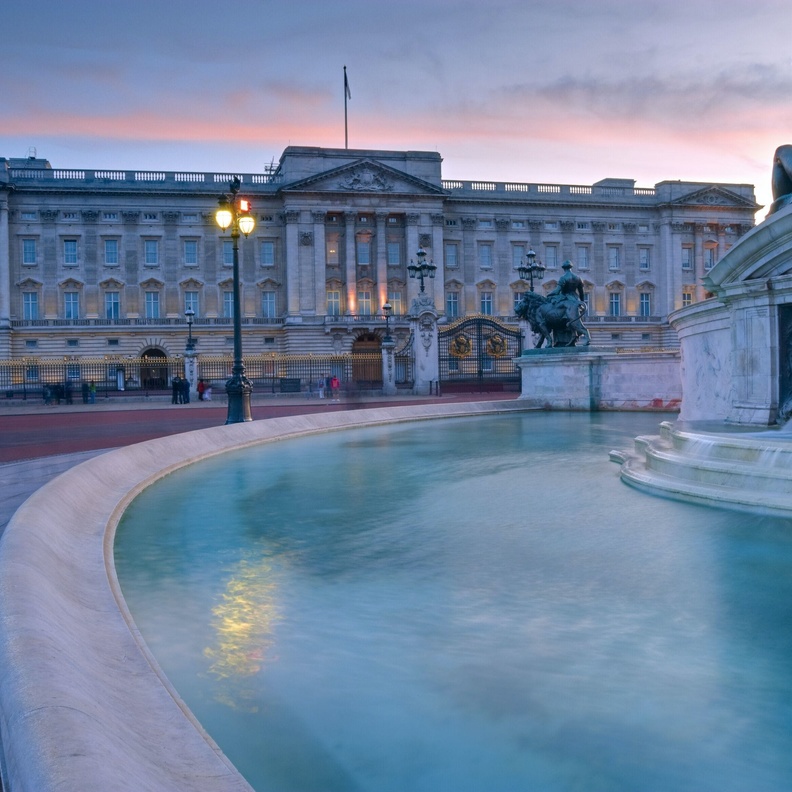 10 حقائق مثيرة للاهتمام عن حمام السباحة في قصر باكنغهام