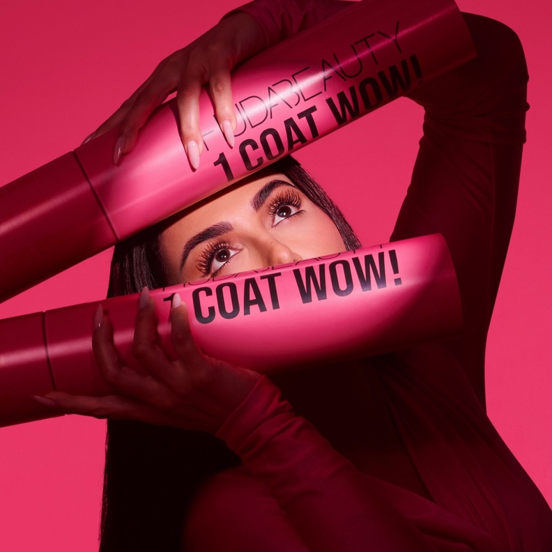 أطلّي برموش كثيفة ومرفوعة تخطف الأنفاس مع ماسكارا 1 Coat WOW! من Huda Beauty
