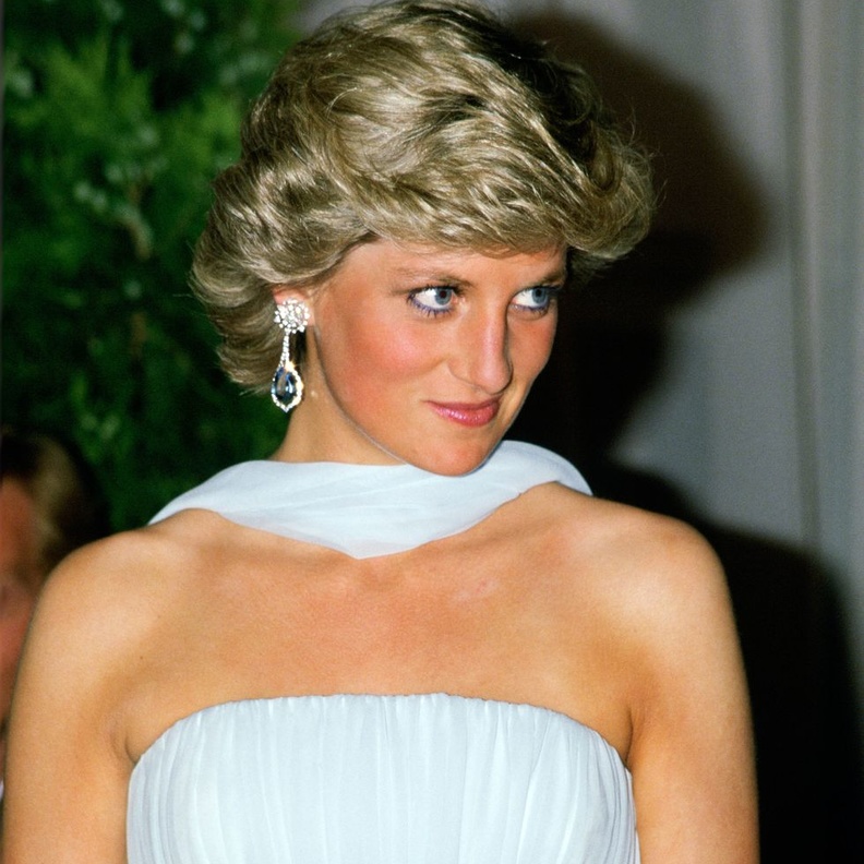 مناسبات ظهرت فيها سيدات العائلة المالكة البريطانية بمجوهرات مرصعة بالزبرجد