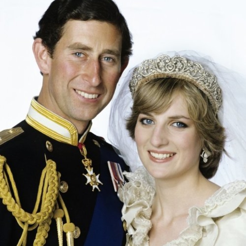 الأميرة ديانا والملك تشارلز في يوم زفافهما