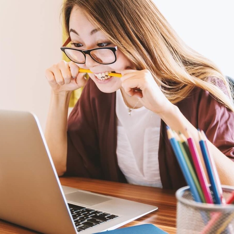 كيف يمكنك أن تصبحي طالبة ذكية وناجحة دراسيًا؟