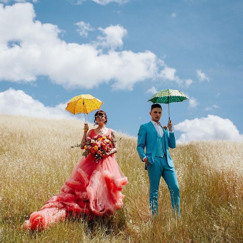 العروسان في زفاف كاليفورنيا