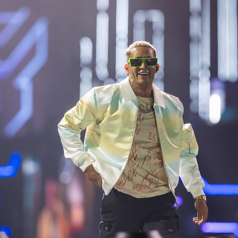 محمد رمضان بإطلالات مذهلة من إبداعات المصمم السعودي "محمد خوجة"