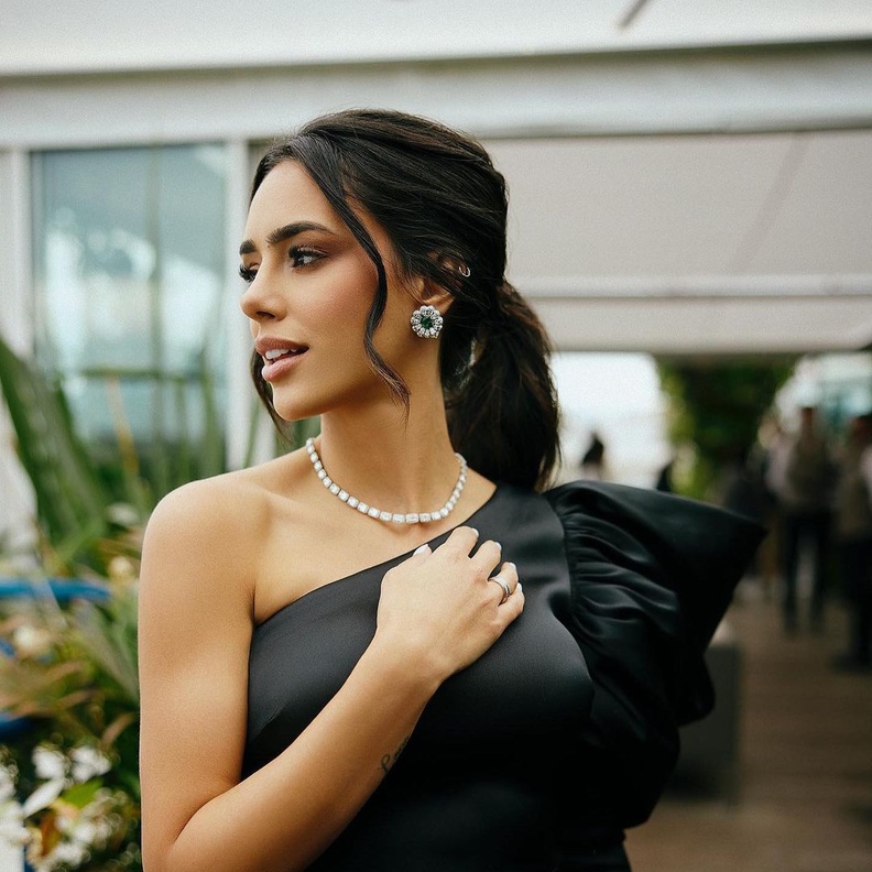 للمرة الثانية .. برونا بيانكاردي تختار إطلالتها بتوقيع المصممة السعودية ايمان العجلان