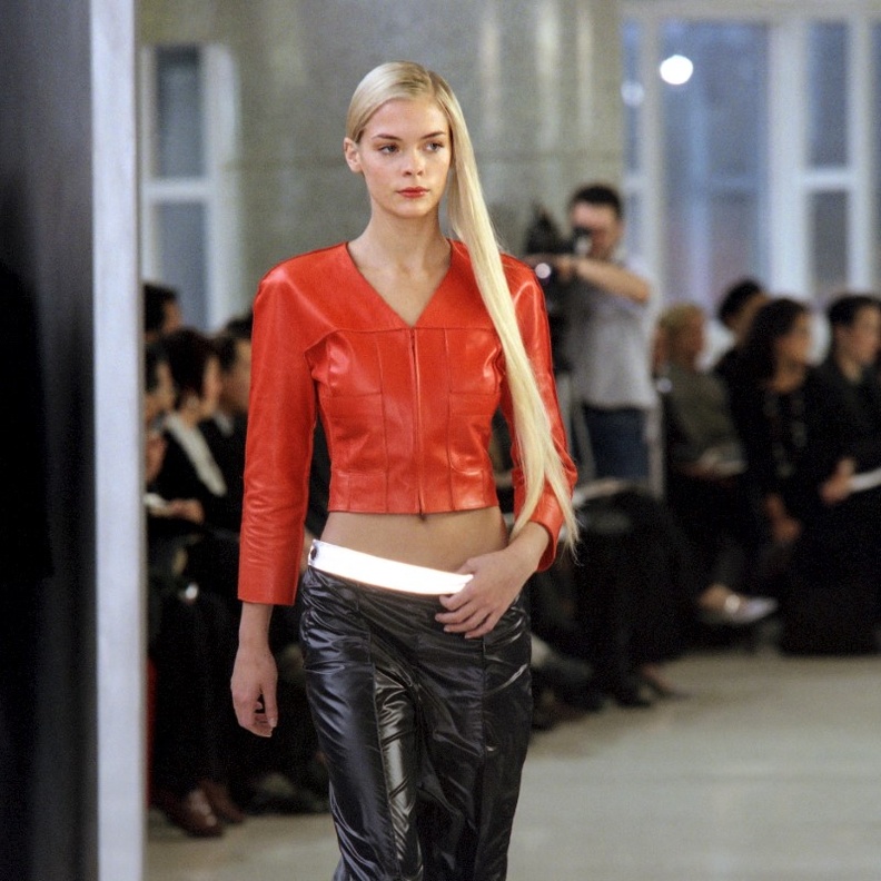 بنطلون جلد من مجموعة شانيل لموسم ربيع وصيف 1999