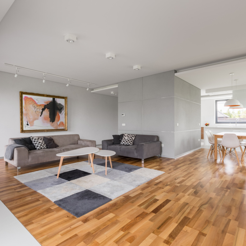 للحفاظ على الأرضيات الخشبية للمنزل.. تجنبي 5 أخطاء