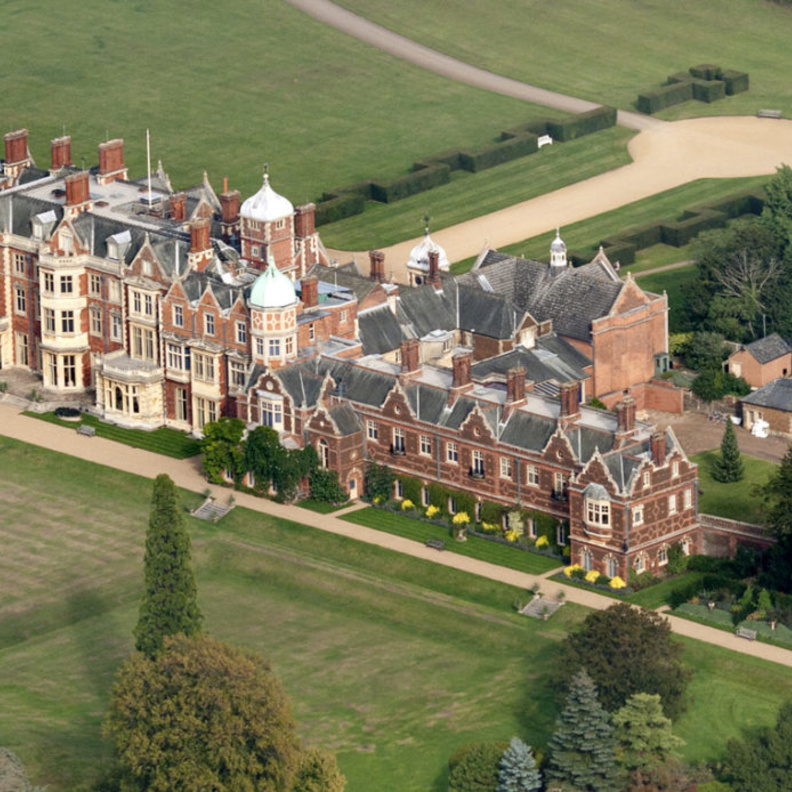 تعرفي على منزل الملكة الفارغ الذي ولد فيه ملك أوروبي شهير