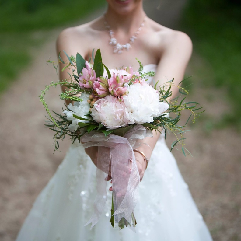 أفضل اجمل أنواع الزهور الوردية لحفلات الزفاف