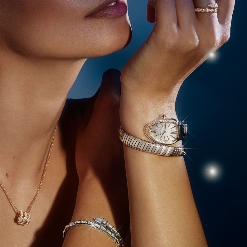 ساعات بسوار ملفوف.. أجمل لوك من موضة صيف 2023