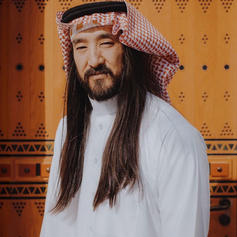 ستيف أوكي بالشماغ في الدرعية