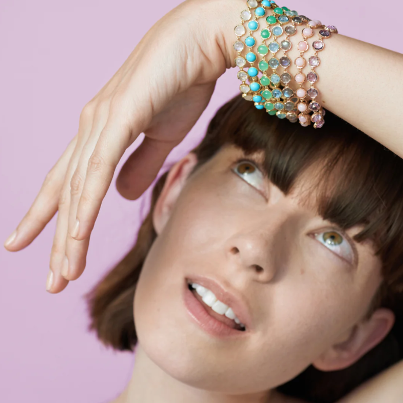 سوار ناعم مرصع بالأكوامارين من إيرين نيويرث Irene Neuwirth