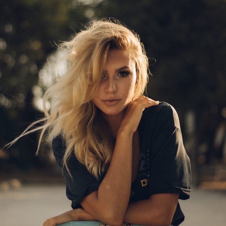 عدم الثقة بالنفس عدو التميُز.... تعرفي على أسبابه وأبرز الطرق الفعالة لاستعادة احترام الذات