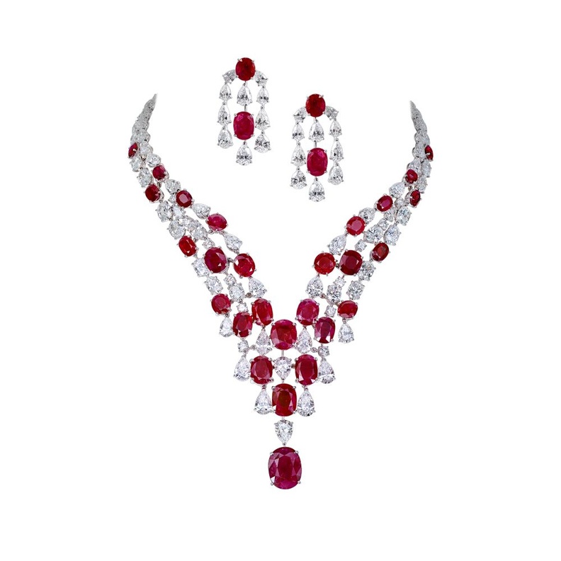 الماس الأحمر الحجر الكريم الأعلى ثمناً في العالم