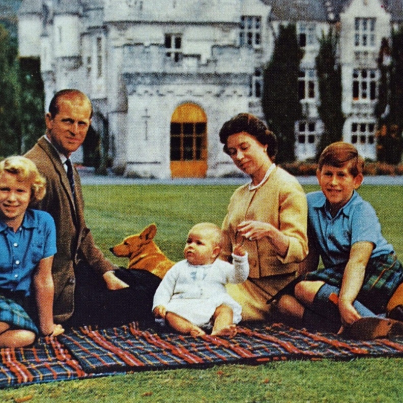 عائلة الملكة إليزابيث الثانية والأمير فيليب المتزايدة