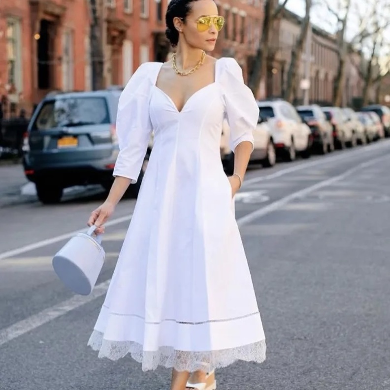 فساتين باللون الابيض