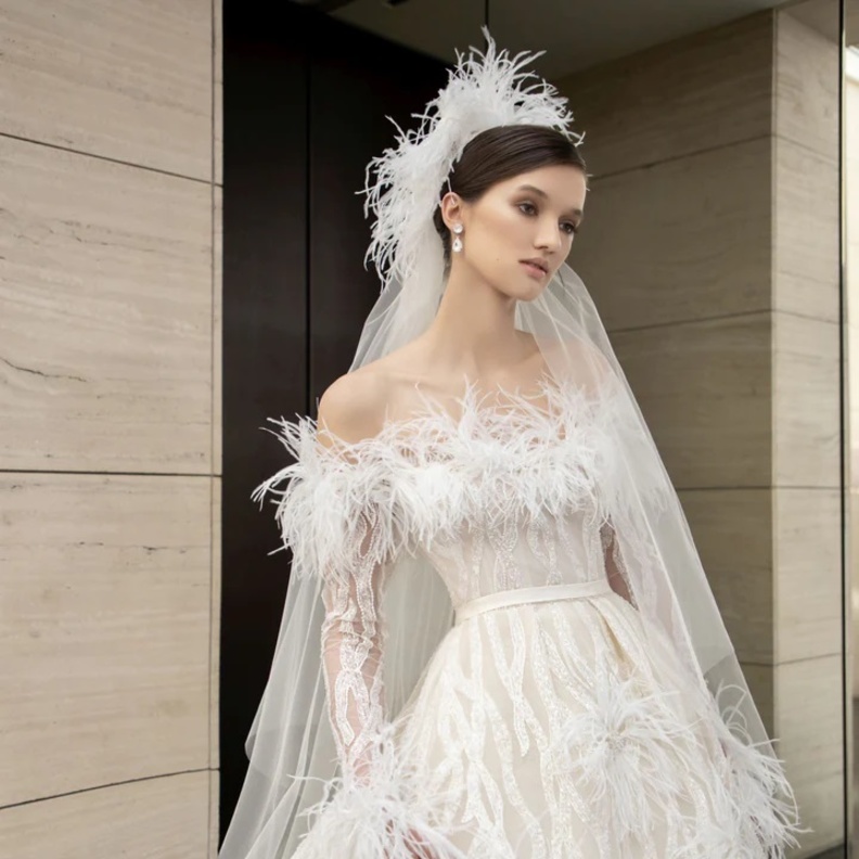 فساتين زفاف مع ريش@eliesaab