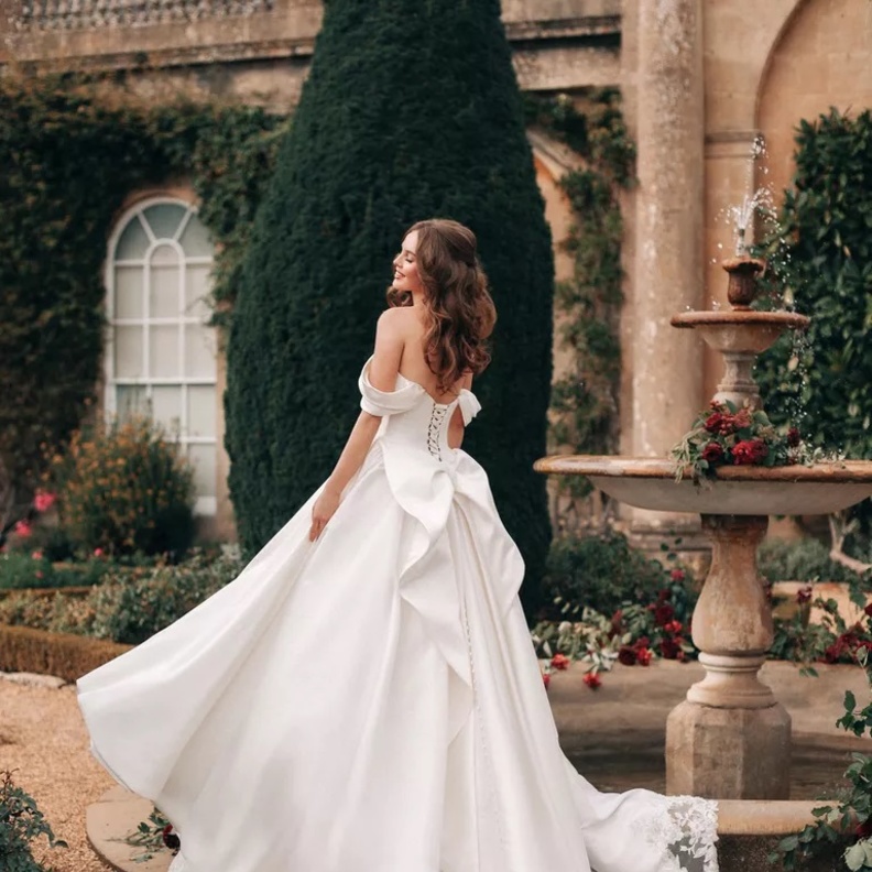 فساتين زفاف مع فيونكات@allure