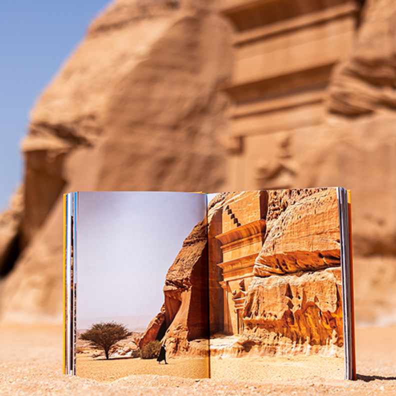 كتاب  AlUla Ever تأمل عظمة أرض الحضارات بصفحات أعدت يدوياً