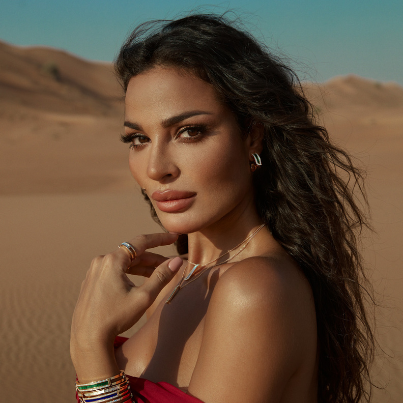 كيف كانت إطلالات مجوهرات نادين نجيم خلال صيف 2023؟