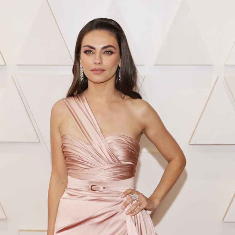 تألقي بتصاميم مجوهرات ناعمة تناسب شخصيتكِ من وحي النجمة ميلا كونيس Mila Kunis