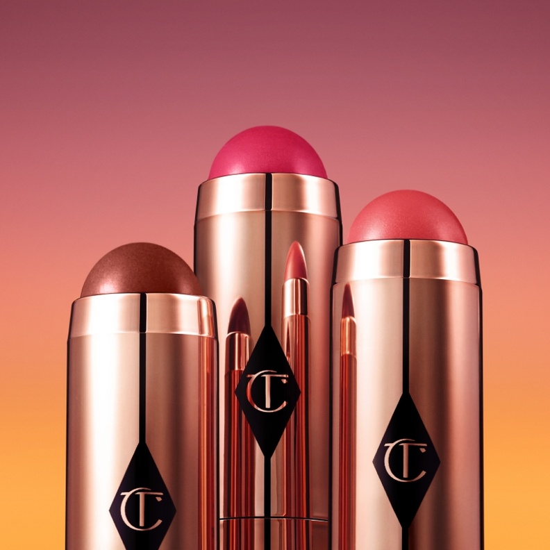 BEACH STICKS تعود من جديد! عودة المجموعة محدودة الإصدار لرموز الصيف من شارلوت تلبوري!