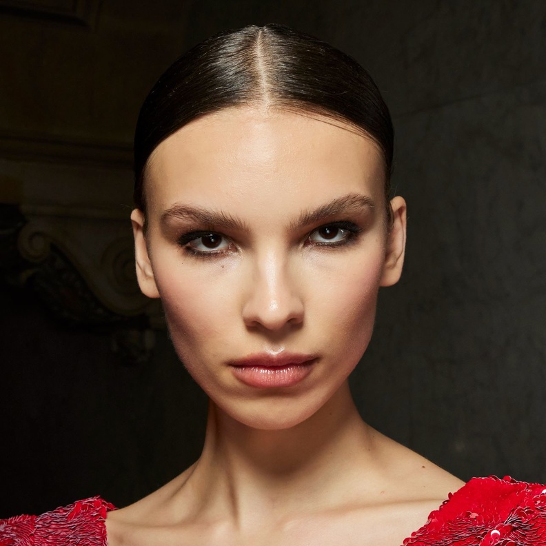 ألوان أحمر شفاه بتدرجات فاتحة تناسب البشرة الحنطية.. طبّقيها بتدرجات ملفتة