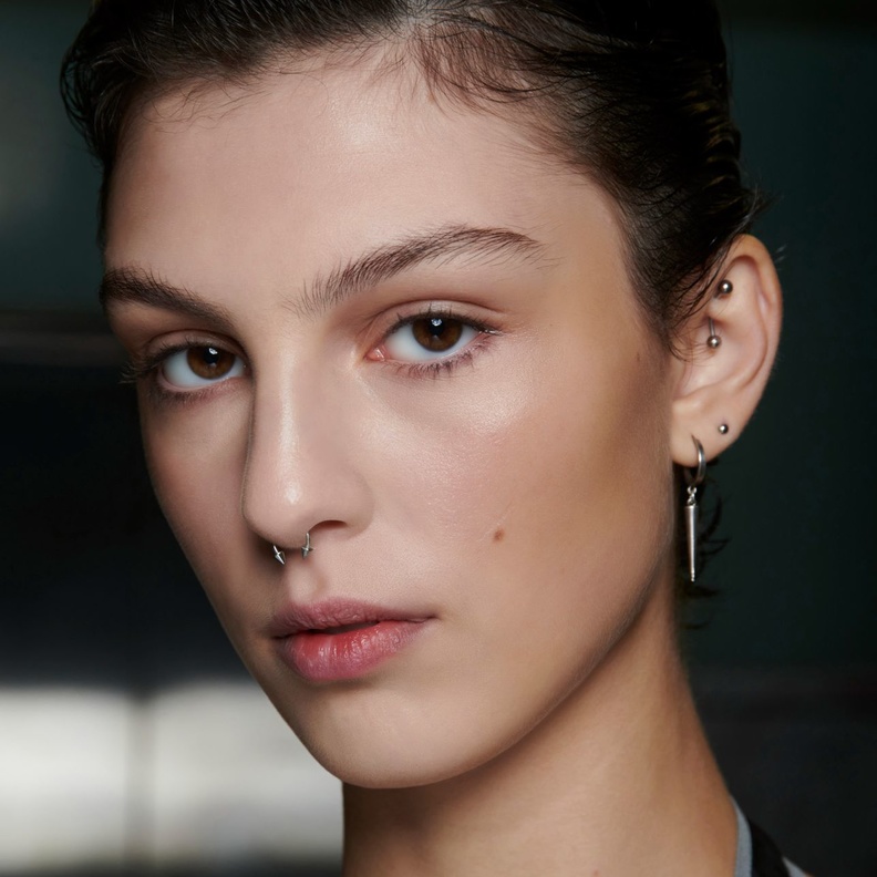  من باهتة إلى رائعة.. أعيدي إحياء بشرتك بسيروم فيتامين سي