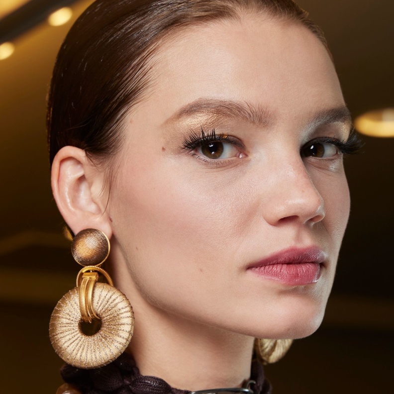 حيل مجربة بمستحضرات جديدة تضمن لك ثبات المكياج في يوم المرأة الإماراتية