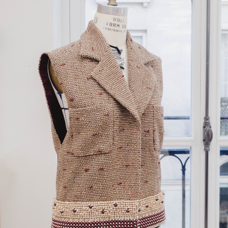 صور حصرية لـ"هي" تعكس البراعة الحرفية لمجموعة Métiers d'art لعام 2022/2023 CHANEL – داكار