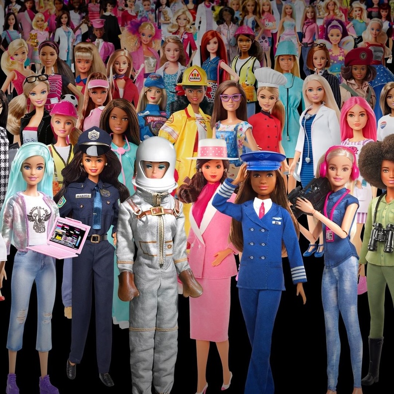 مجموعة لافتة لأكثر من 200 تصميم للدمية الأيقونية Barbie