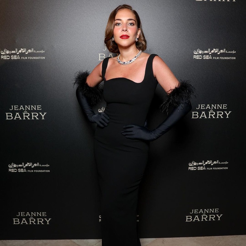 صور تعكس إطلالات أزياء فاطمة البنوي نجمة فيلم "العميل صفر" الأنيقة والعصرية