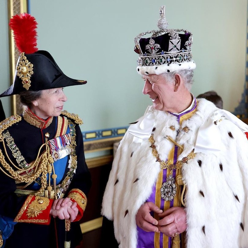 هكذا هنأ الملك تشارلز الثالث شقيقته الأميرة آن