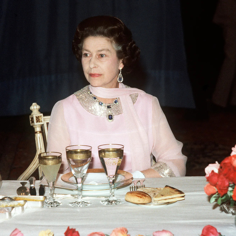 7 أطعمة رفضت الملكة إليزابيث الثانية تناولهم طوال حياتها