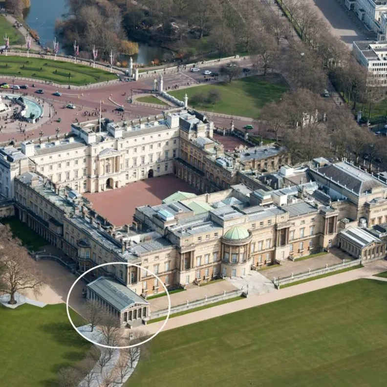 أهم قواعد ملابس السباحة في حمامات السباحة الملكية البريطانية