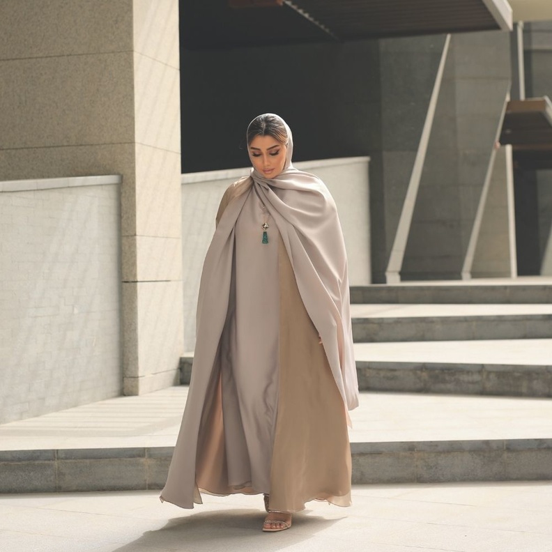 AL MRAIKN علامة تجارية إماراتية لافتة