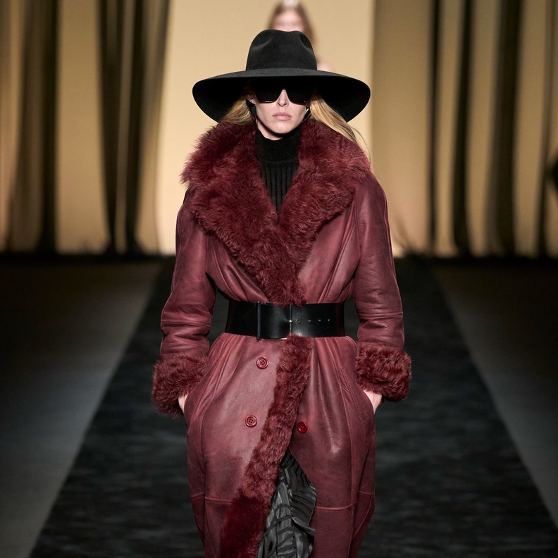 الحزام العريض يثبت أنه الإضافة الأكثر أناقة لملابس خريف وشتاء 2023