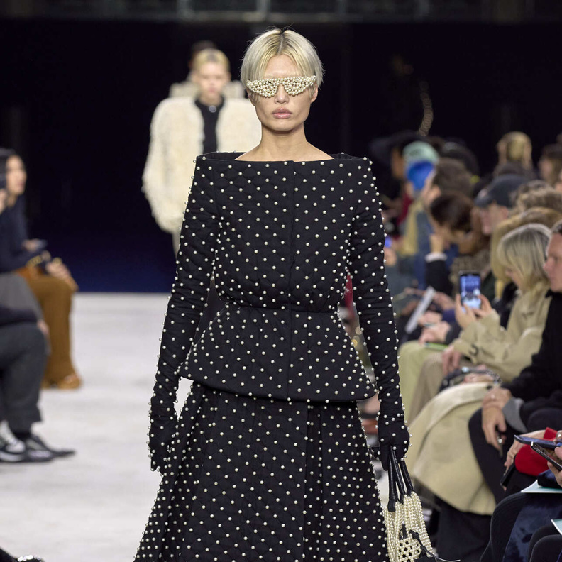 موضة البولكا دوت صيحة مستمرة في الخريف