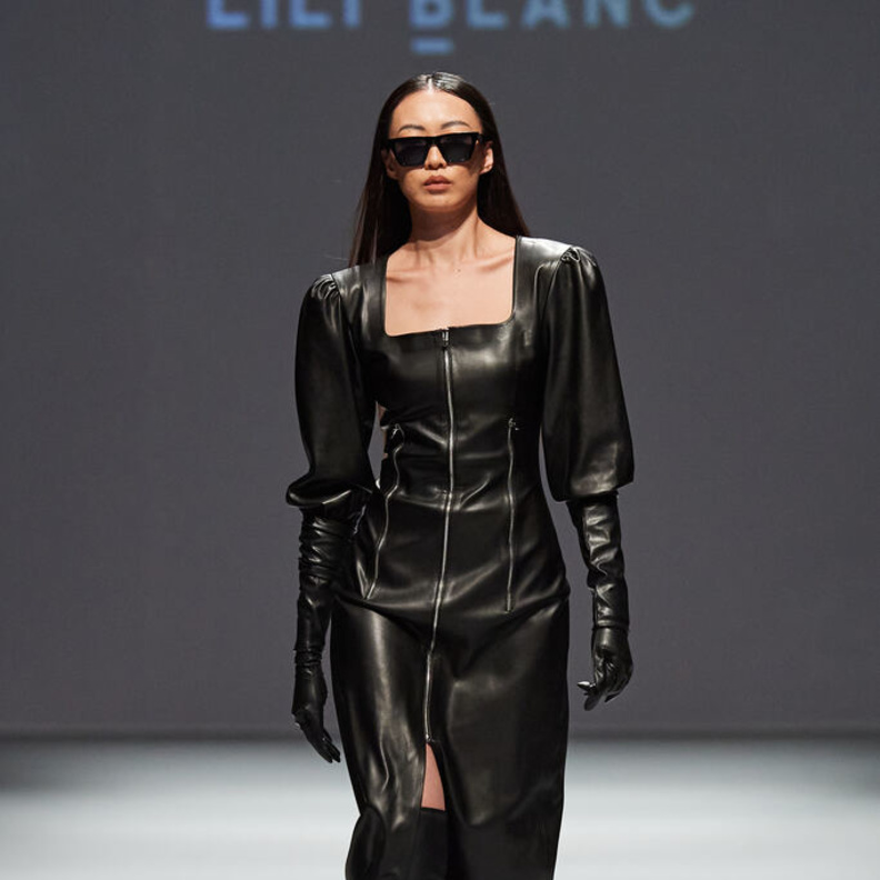 إطلالة من Lili Blanc