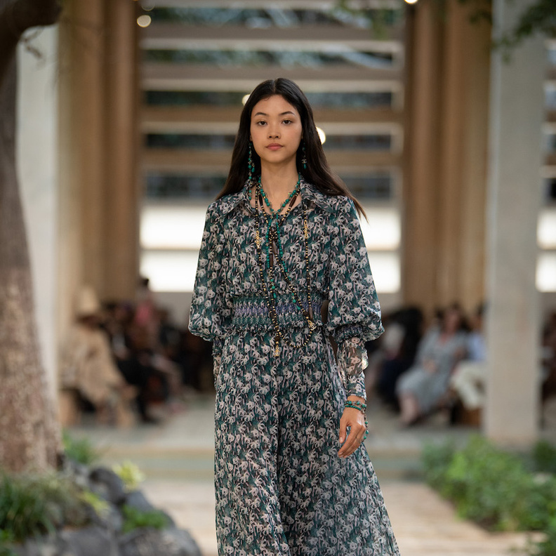 فساتين مميزة تنقلك بأناقة من فصل الصيف إلى الخريف