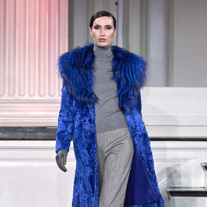 هل تجرئين على اختيار المعاطف الزرقاء في الخريف