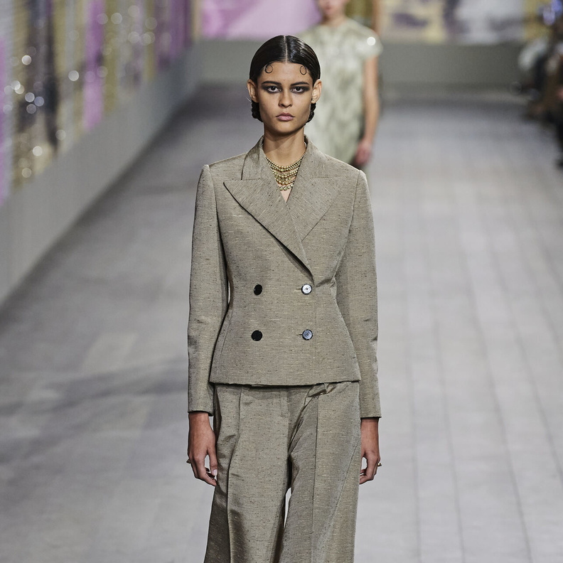 التصاميم الرمادية تجمع بين الكلاسيكية والعصرية 