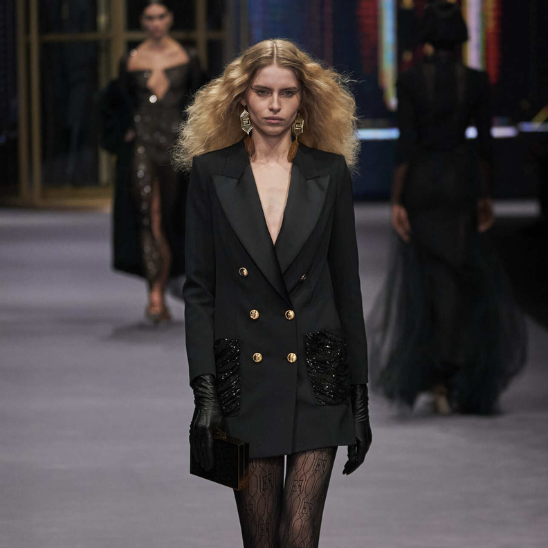 فستان البليزر أبرز صيحات خريف 2023