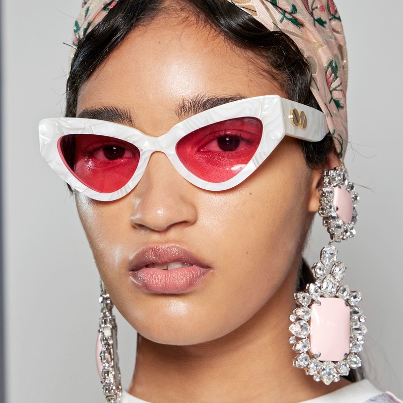 تألقي بنظارة عين القطة صيحة هذا الصيف