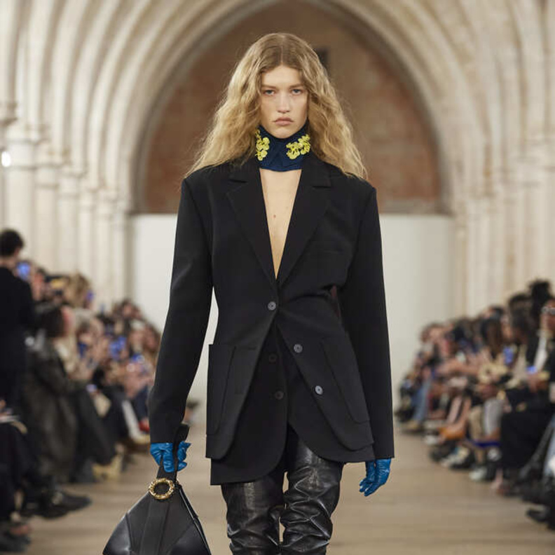 إطلالة من Lanvin