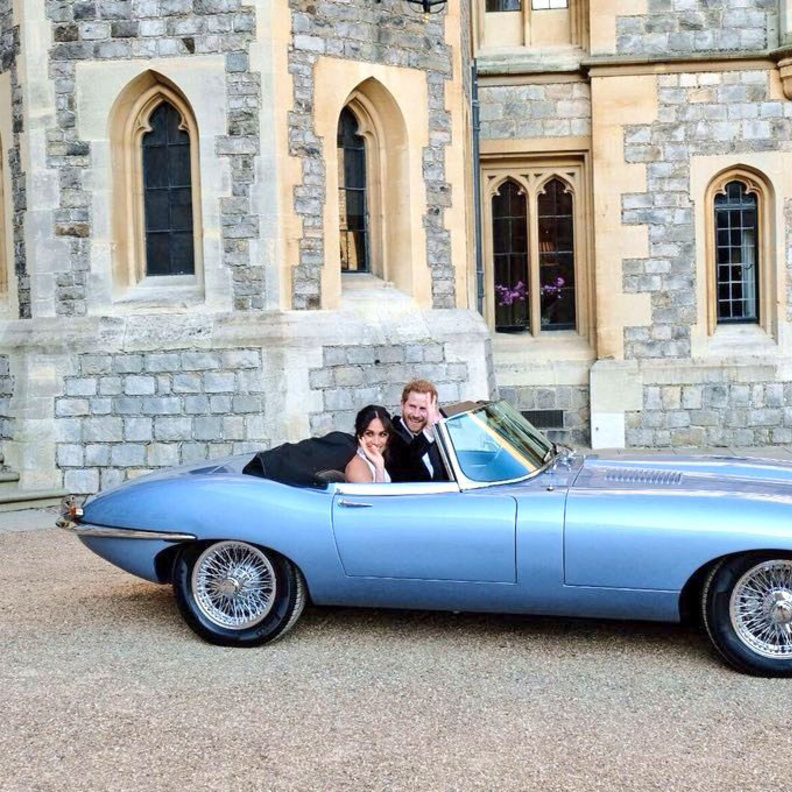 سيارات الزفاف الكلاسيكية بطراز قديم ترافق اناقة حفلات وصور العرسان