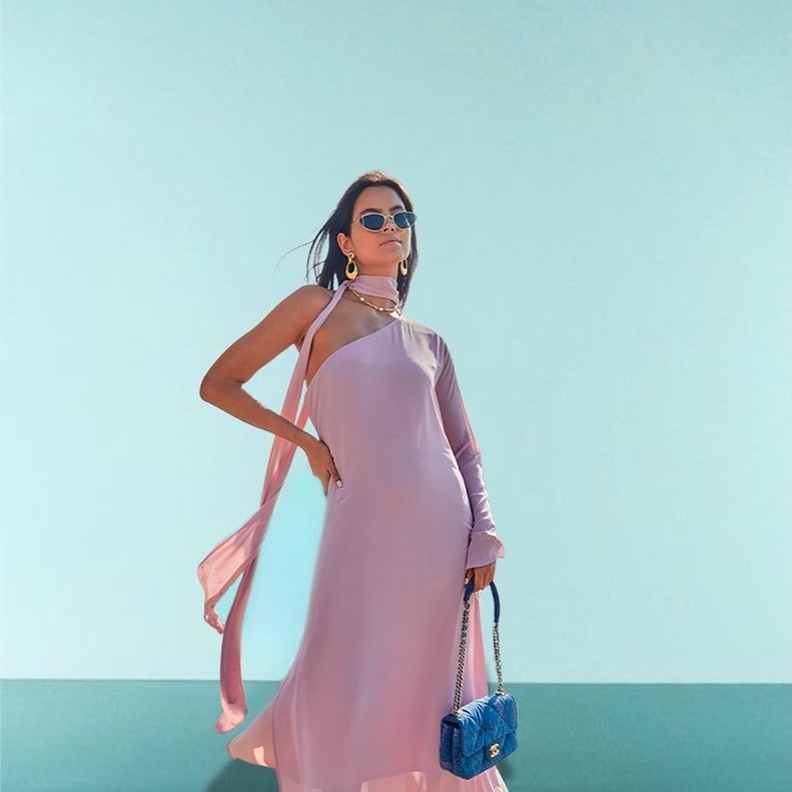 "هي" تلقي الضوء على مصممات وعلامات أزياء إماراتية رائدة في مجالها