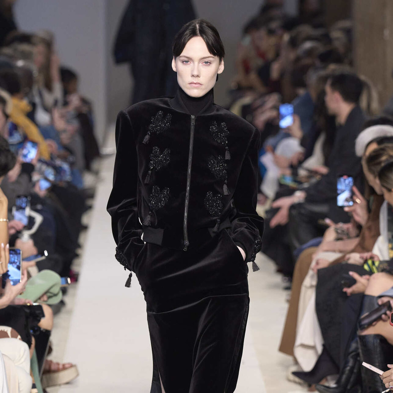 صيحة المخمل مع التطريز عنوان للأناقة والرقي