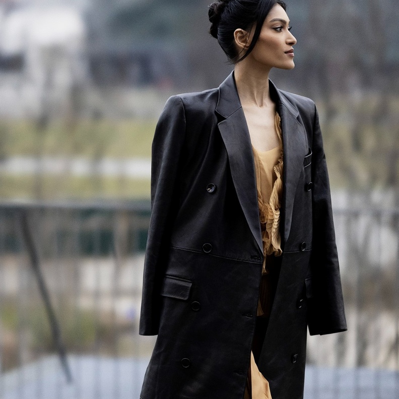 المعطف الذي لا غنى عنه في خزانة ملابسك لخريف وشتاء 2023