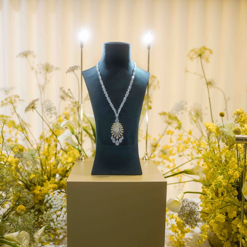 SUNRISE Graff Yellow Diamond Necklace